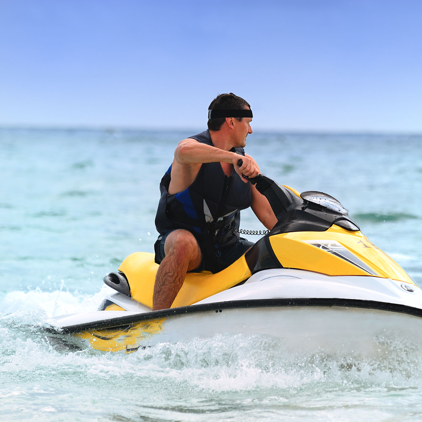 Mand på vandscooter