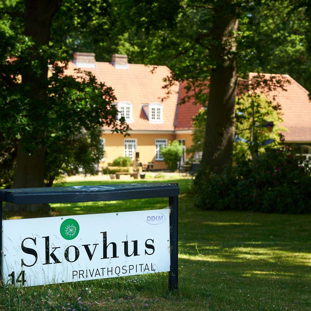 Indgangsparti til Skovhus Privathospital