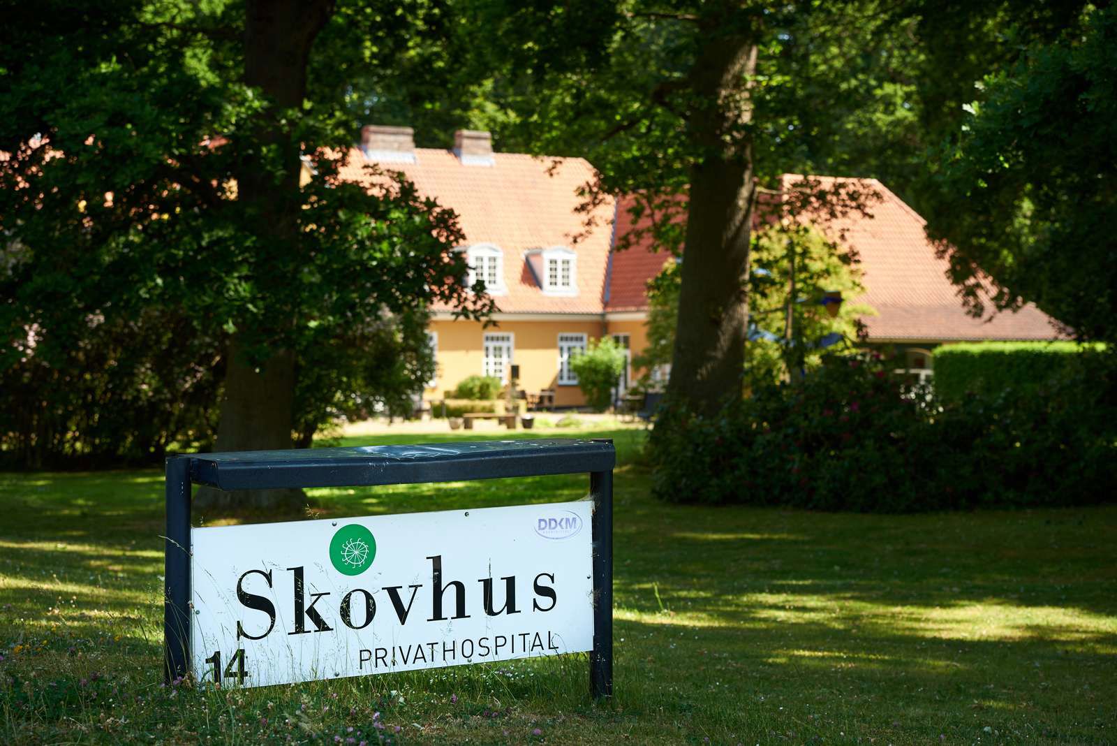 Indgangsparti til Skovhus Privathospital