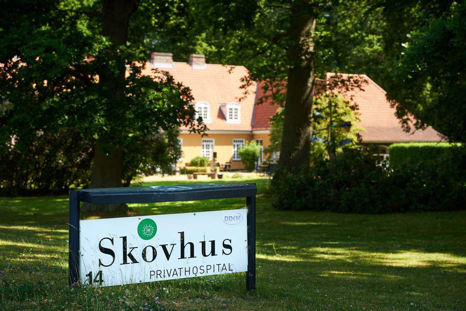 Indgangsparti til Skovhus Privathospital