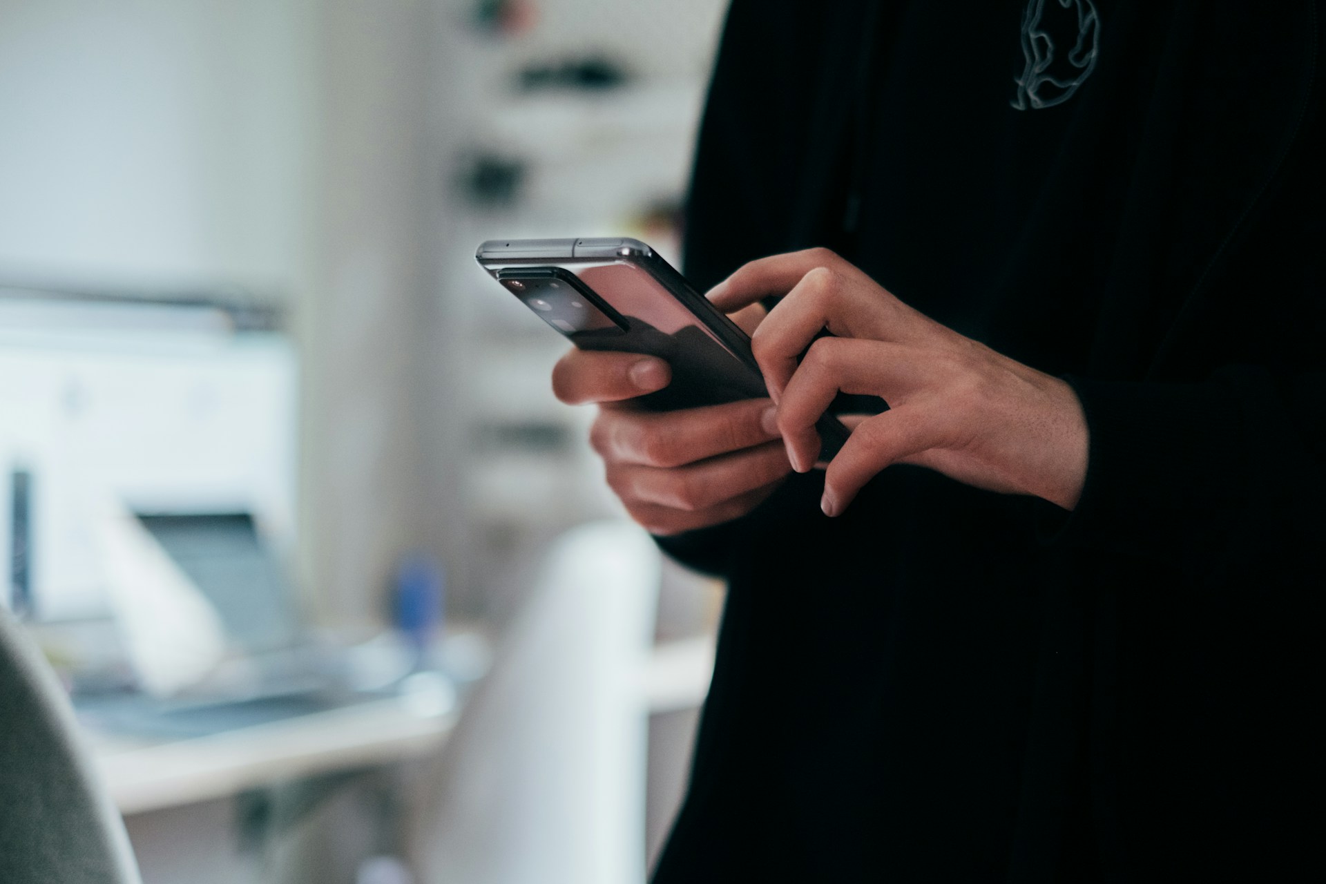 Hænder med smartphone