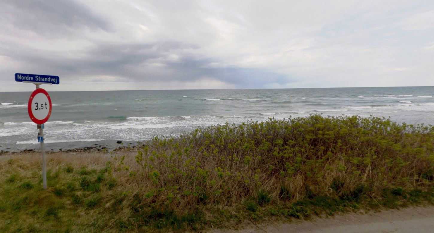 Nordre Strandvej i Lumsås, med udsigt over havet