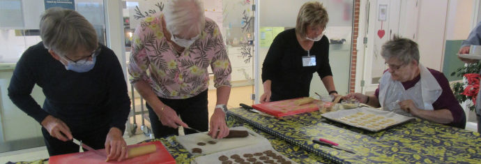 Hygge med småkagebagning