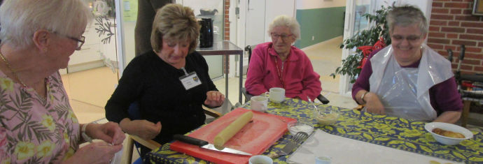 Hygge med småkagebagning