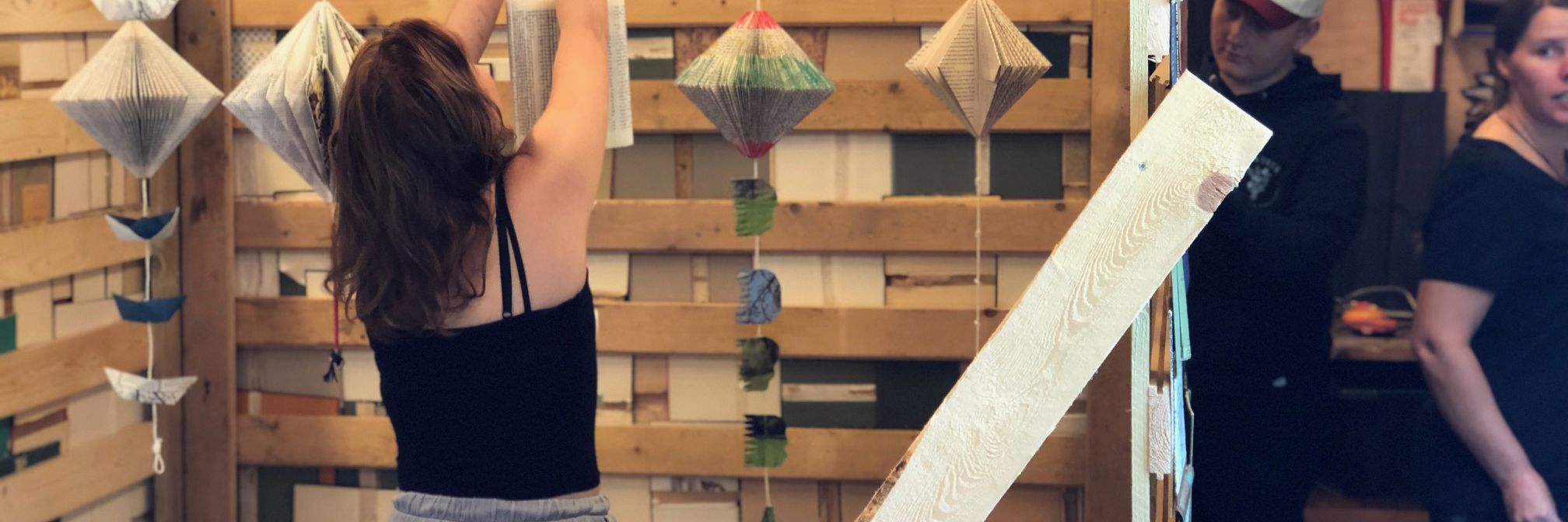 Unge laver boghytte til litteraturfestival